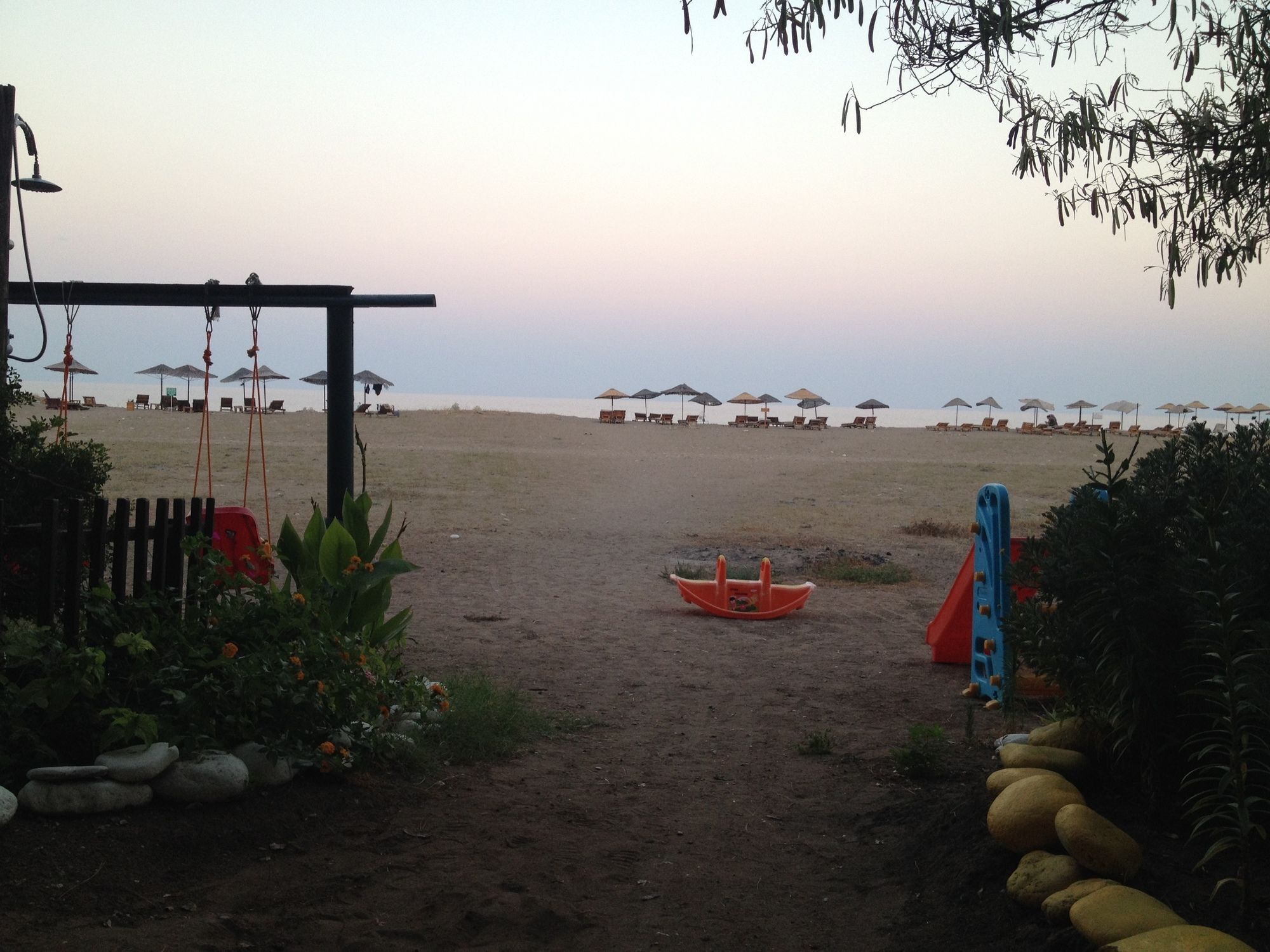Bellerofon Beach Otel Чирали Экстерьер фото